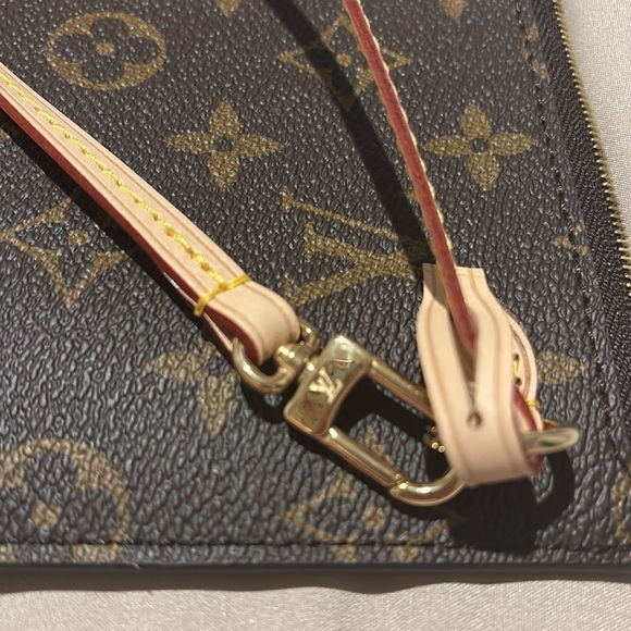 BRAND NEW! Louis Vuitton brown Wristlet only! - Picture 4 of 16